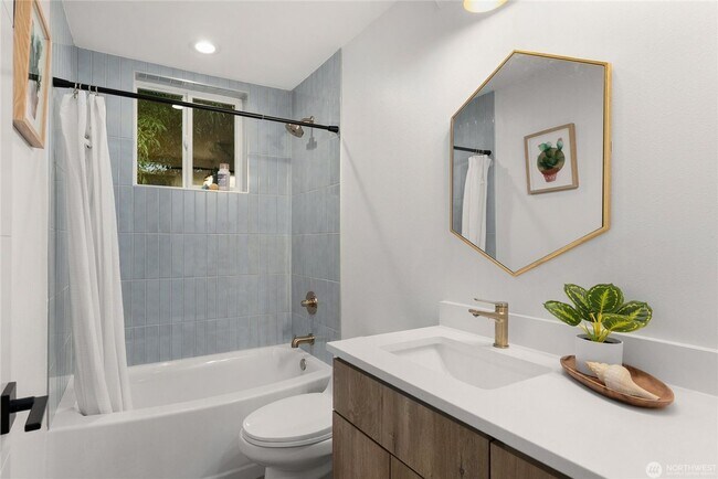 Building Photo - 3Bd/3.25Ba Seattle House