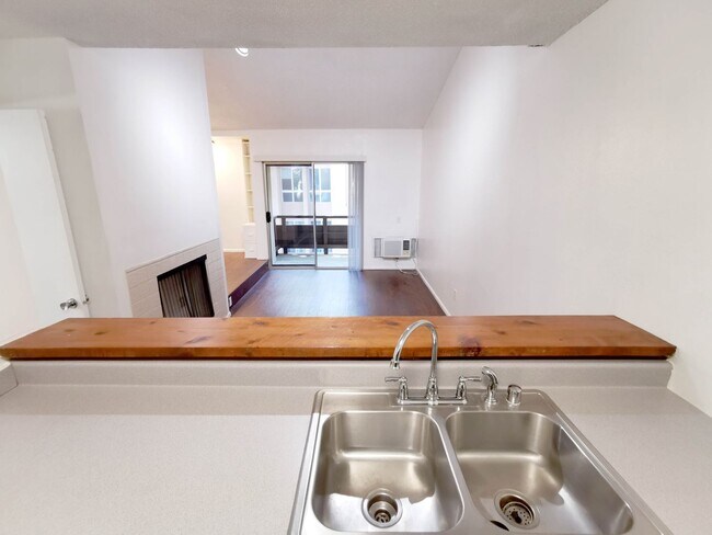 Building Photo - Beautiful Studio in the heart of Mission Valley with move-in special
