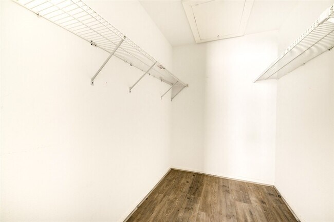 Building Photo - 14600 Fonmeadow Dr
