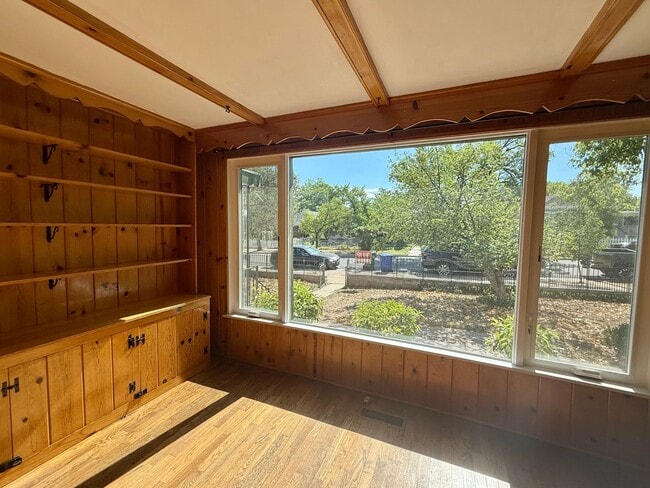 Building Photo - Charming home close to downtown!