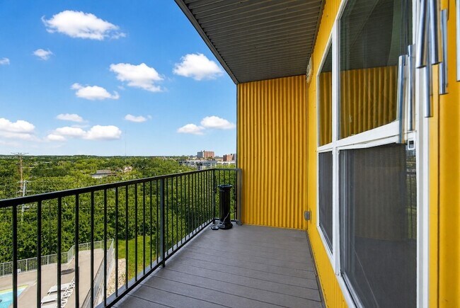 Building Photo - 400 Herron Dr