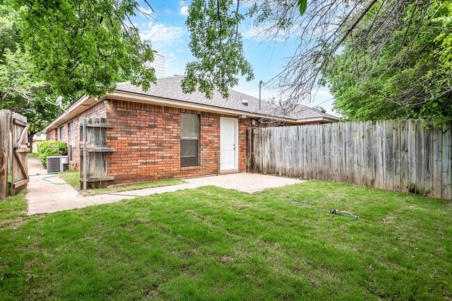 Building Photo - 1242 Misty Ln