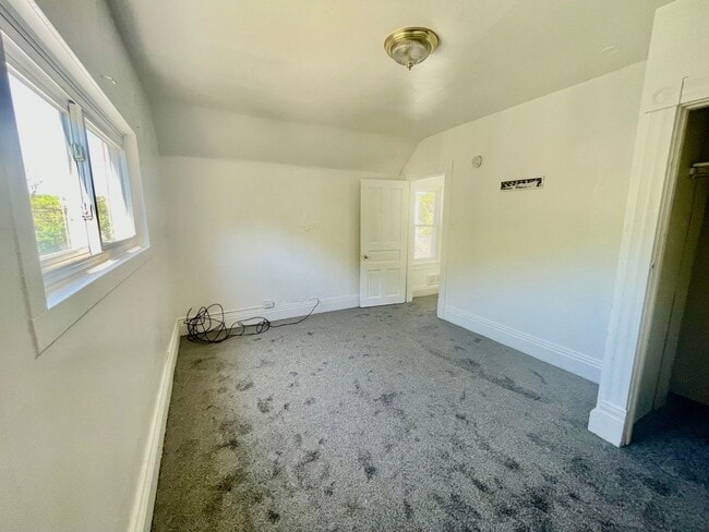 Building Photo - 2 Bed 1 Bath- Pittsburgh PA