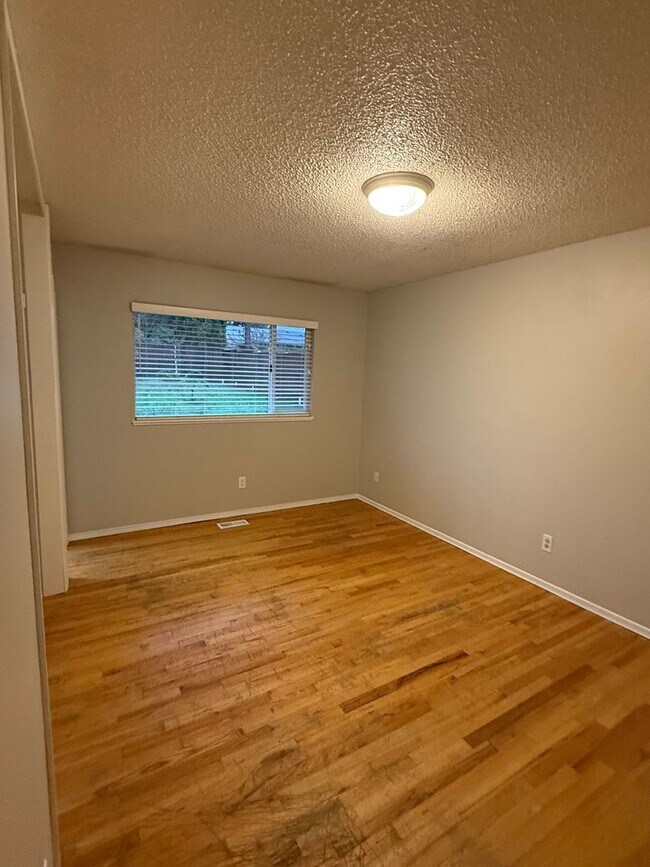 Building Photo - Charming 3 Bedroom with a Living Room, Sun Room,Huge Fenced Yard & More!