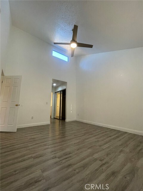 Building Photo - 1830 N Vineyard Ave