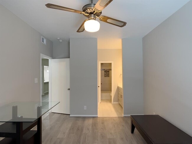 Building Photo - 6500 Harbor Town Dr