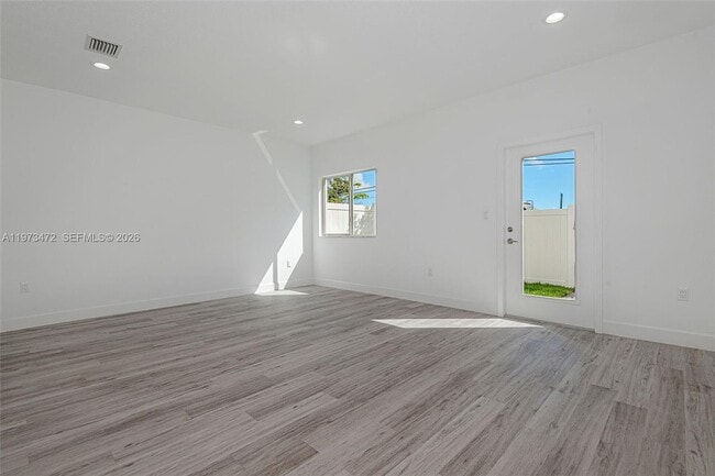 Building Photo - 355 NW 30th Ave