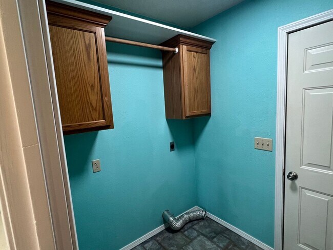 Building Photo - Now Available! Gorgeous Walkout Basement Home with a Pool, Ozark