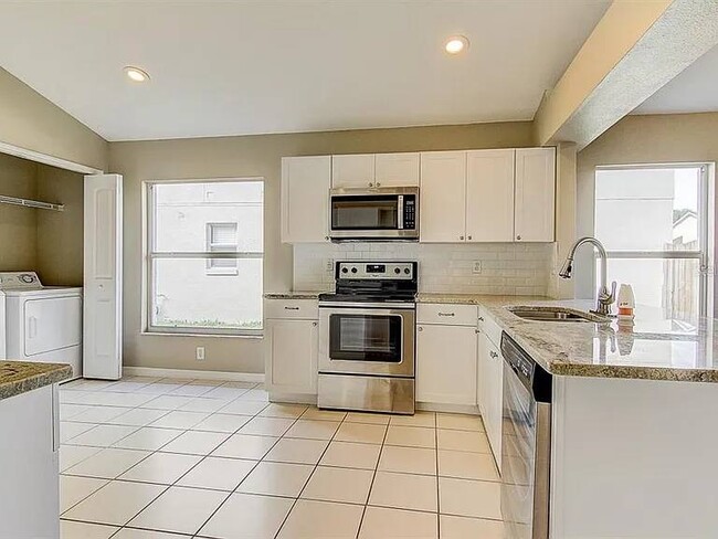 Building Photo - 7692 Stonebrook Cir