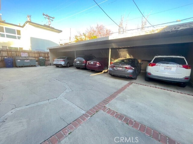 Building Photo - 1040 N Sierra Bonita Ave