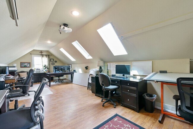 Building Photo - 745 Jackson Ct