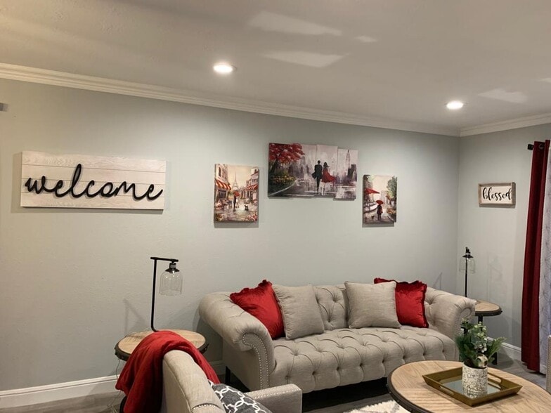 Building Photo - 1900 Peach Ave