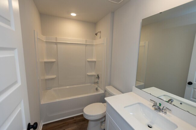 Building Photo - 324 Sweet Vernal St