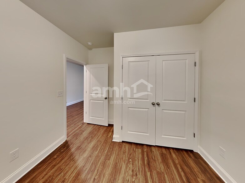 Building Photo - 5085 Hudson Vly Dr