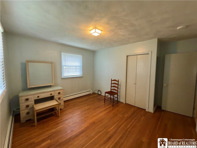 Building Photo - 32 Maple St