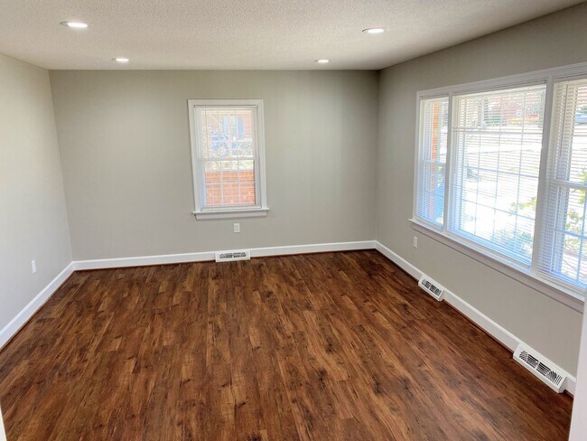 Building Photo - 308 College Park Dr