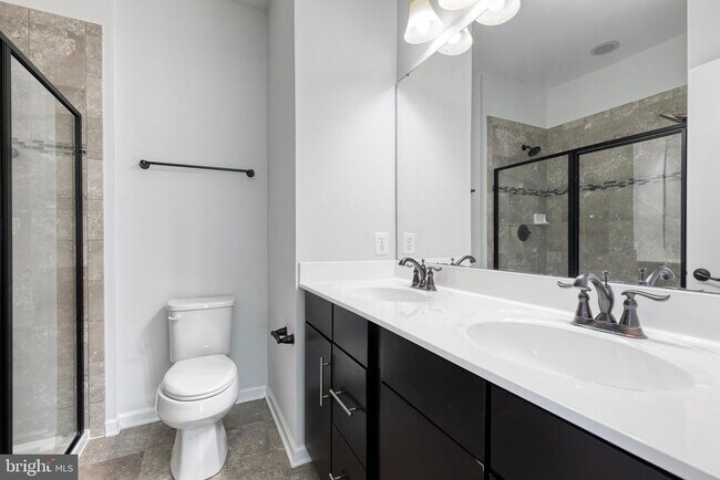 Building Photo - 613 Ravenwood Dr