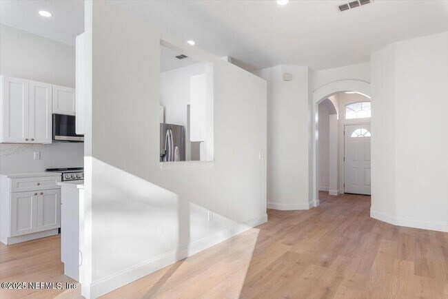 Building Photo - 12184 Mantle Dr