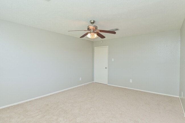 Building Photo - 10019 Overview Dr