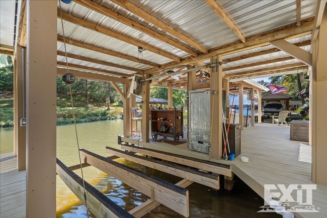 Building Photo - Incredible Lake House in Gaston Heights