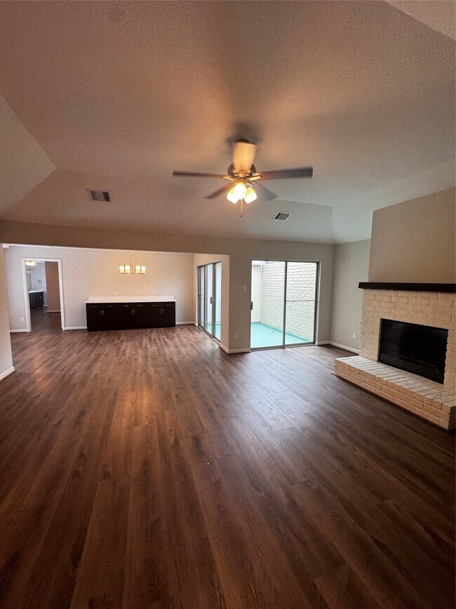 Building Photo - 8807 Belle Glen Dr