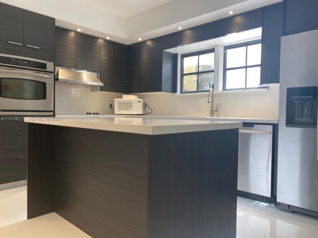 Building Photo - 8900 NE 1st Ave