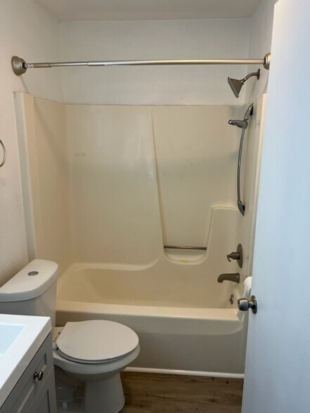 Building Photo - 601 Rizek Dr