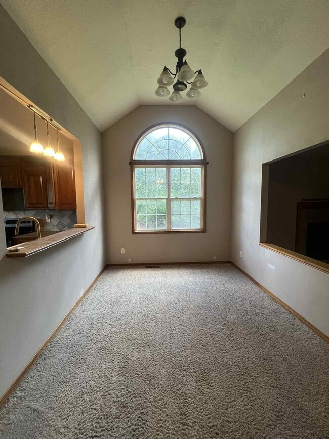 Building Photo - CARTHAGE: BEAUTIFUL 2,864 SQFT 5 BEDROOM /...