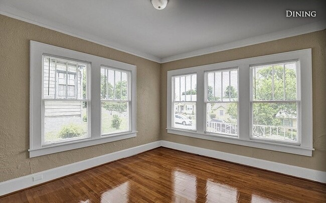 Building Photo - 854 5th St W