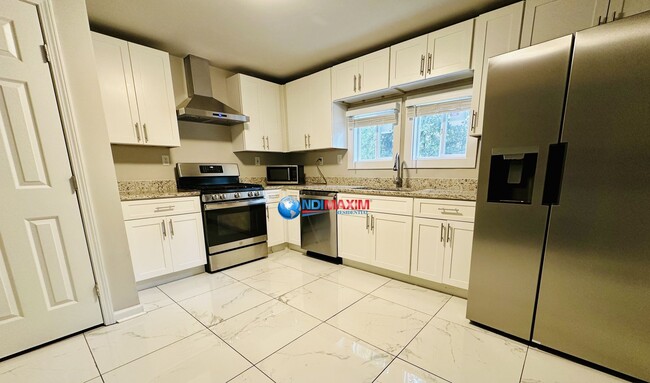 Building Photo - Renovated 4-bedroom ranch in Stone Mountain
