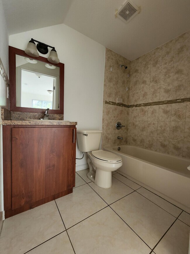 Building Photo - 304 N 61st Terrace