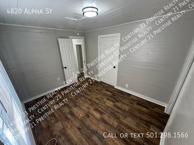 Building Photo - 4820 Alpha St