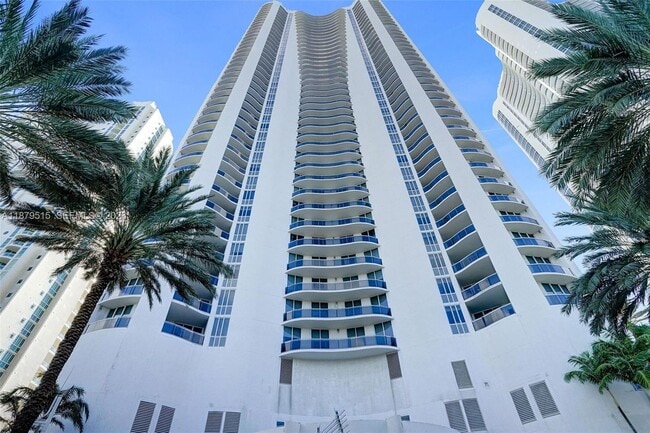 Building Photo - 16001 Collins Ave