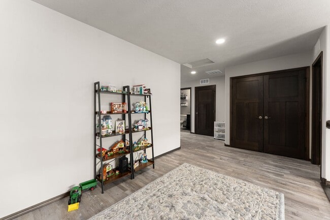 Building Photo - 4500 E Whisper Ridge Pl