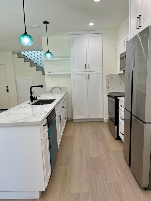 Kitchen - 9946 Farragut Dr