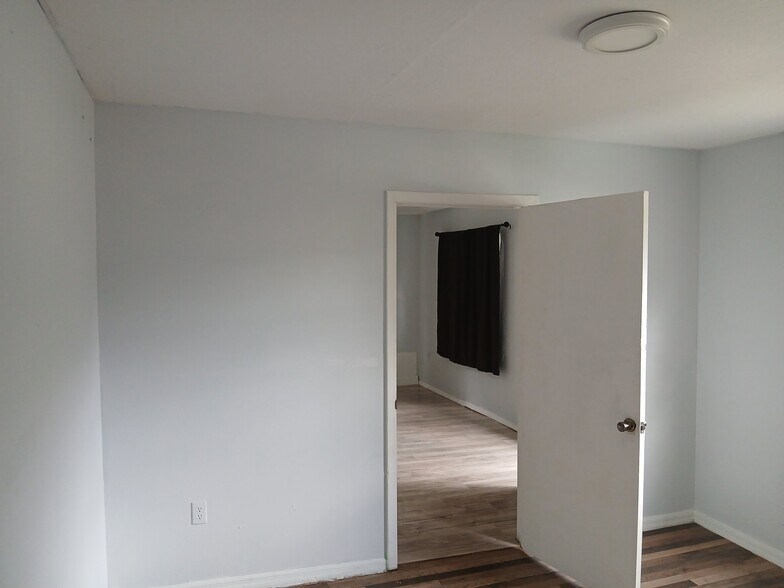 Building Photo - 18 Wolfe Dr