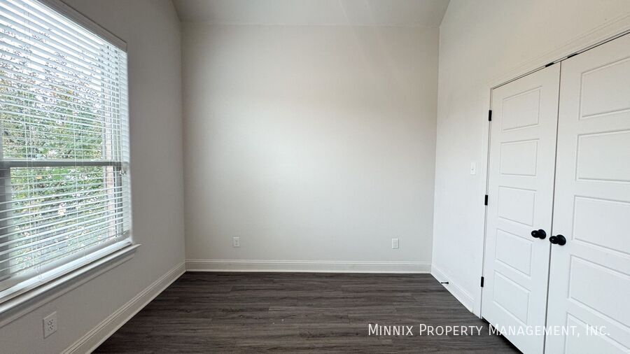 Building Photo - 2009 102nd St