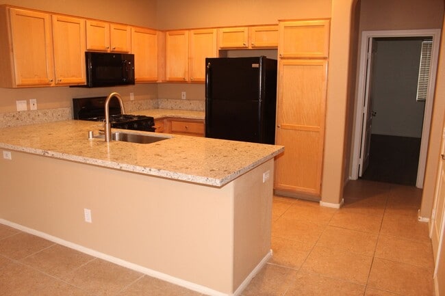 Building Photo - Beautiful 3 bedroom home in Southern Highl...