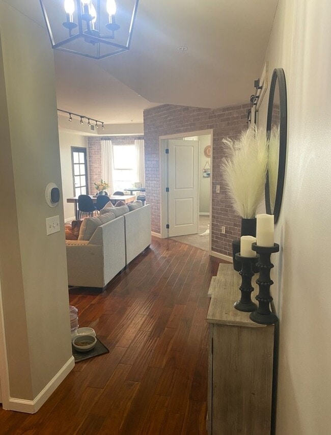 Building Photo - Charming 1BR Condo in Denver