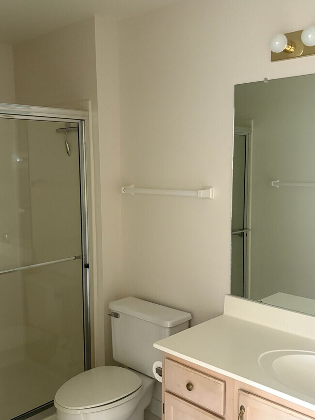 Building Photo - 8976 Woodbridge Dr