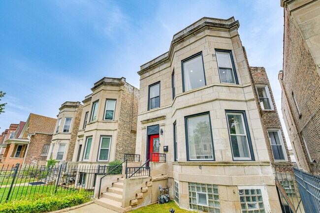 Building Photo - 4904 W Fulton St