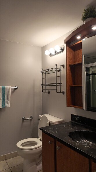 Building Photo - 2049 S Ocean Dr