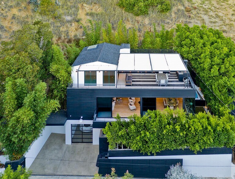 Building Photo - 2164 Sunset Plaza Dr