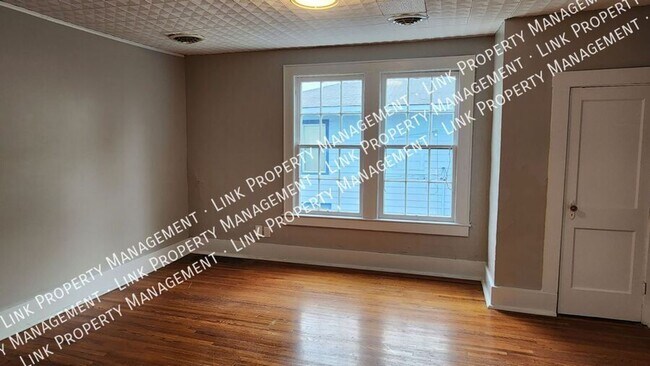 Building Photo - MOVE IN SPECIAL $1000 OFF 1ST MONTH'S RENT...