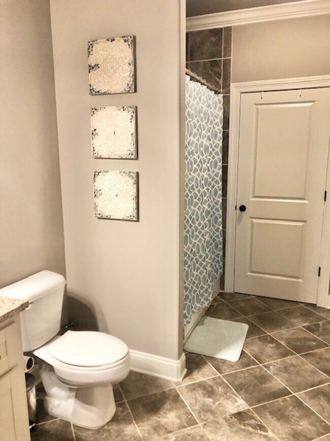 Building Photo - Oxford Mississippi 3BR, 3.5 BA condo in Creekside.