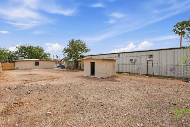 Building Photo - Bright 3-Bed Tucson Rental Home with Expansive Fenced Backyard Near U of A