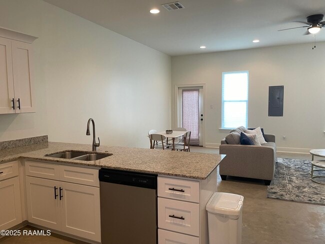 Building Photo - 721 Almonaster Rd