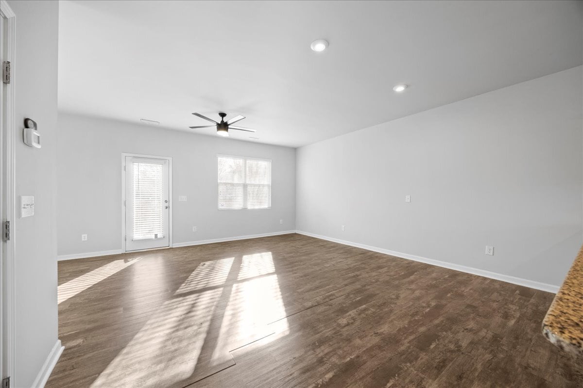 Building Photo - 8860 Commons Townes Dr