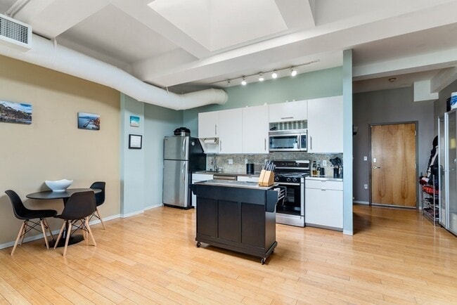 Building Photo - 156 Porter St