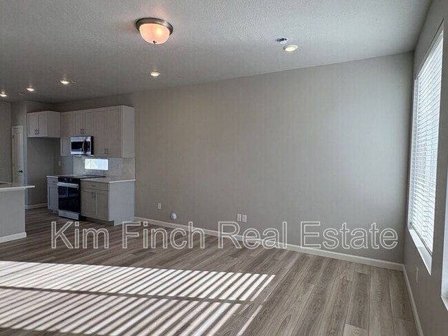 Building Photo - 56 E Portico Ln